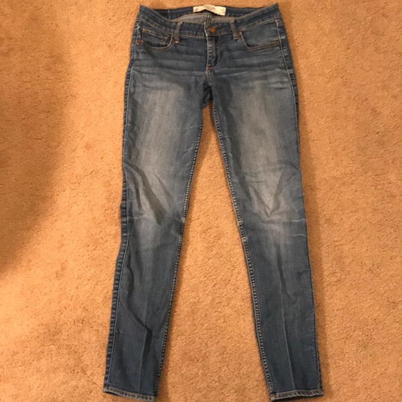 Small Abercrombie and Fitch denim skinny jeans! - Picture 1 of 6